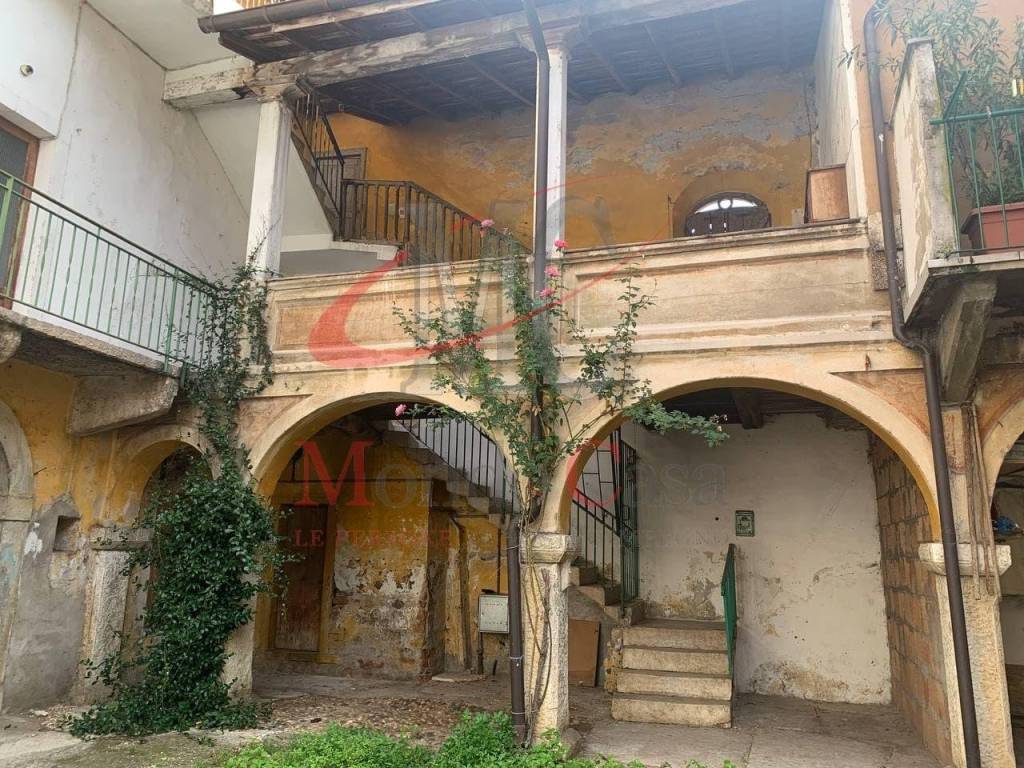 Casa Indipendente in vendita a Mori piazza Cà dell'Ora
