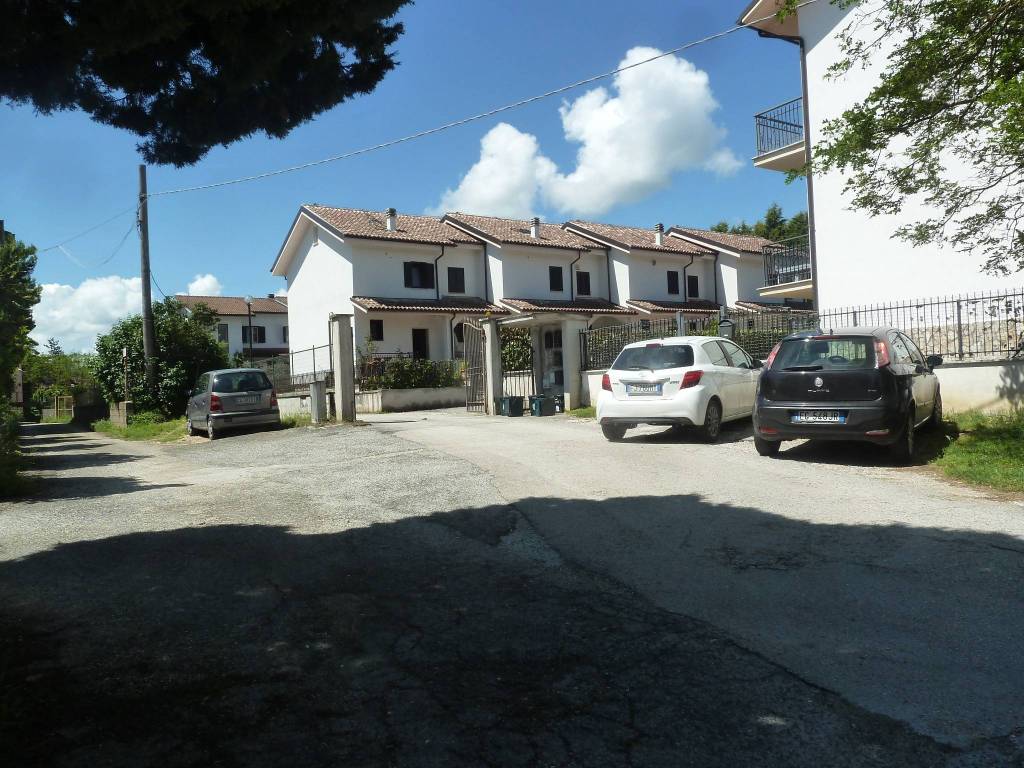 Villa a Schiera in vendita a Oricola via Colle Fiorito