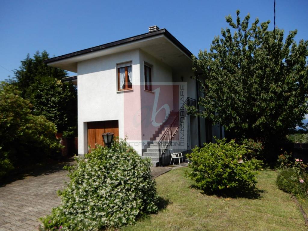 Villa in vendita a Laveno-Mombello via Gorizia, 63