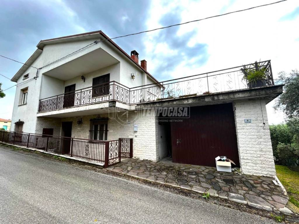 Casa Indipendente in vendita a Sant'Omero via Casale 7