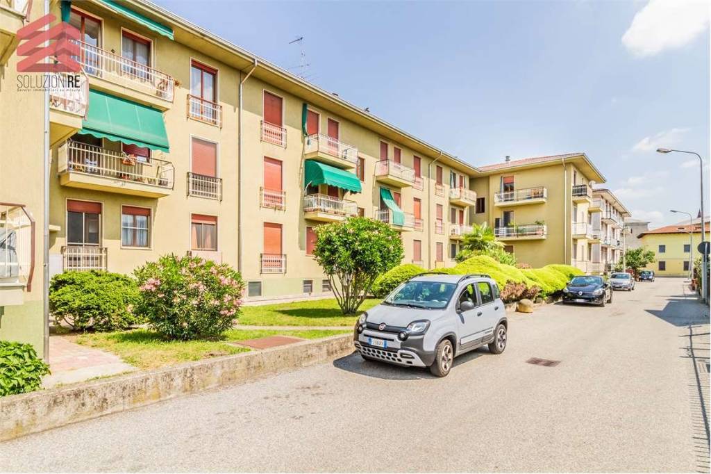 Appartamento in vendita a Cerano via Vallazza, 12