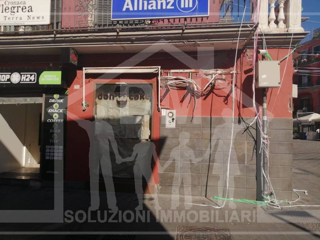 Negozio in affitto a Pozzuoli via Vincenzo Cosenza