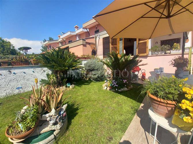 Villa a Schiera in vendita ad Anzio via dei Castani, 17
