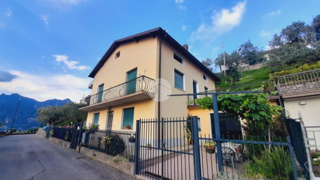 Villa in vendita a Monte Isola via siviano, 22