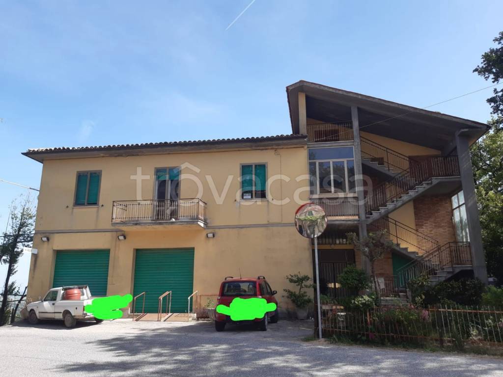 Villa Bifamiliare in in vendita da privato a San Severino Marche località Corsciano, 42