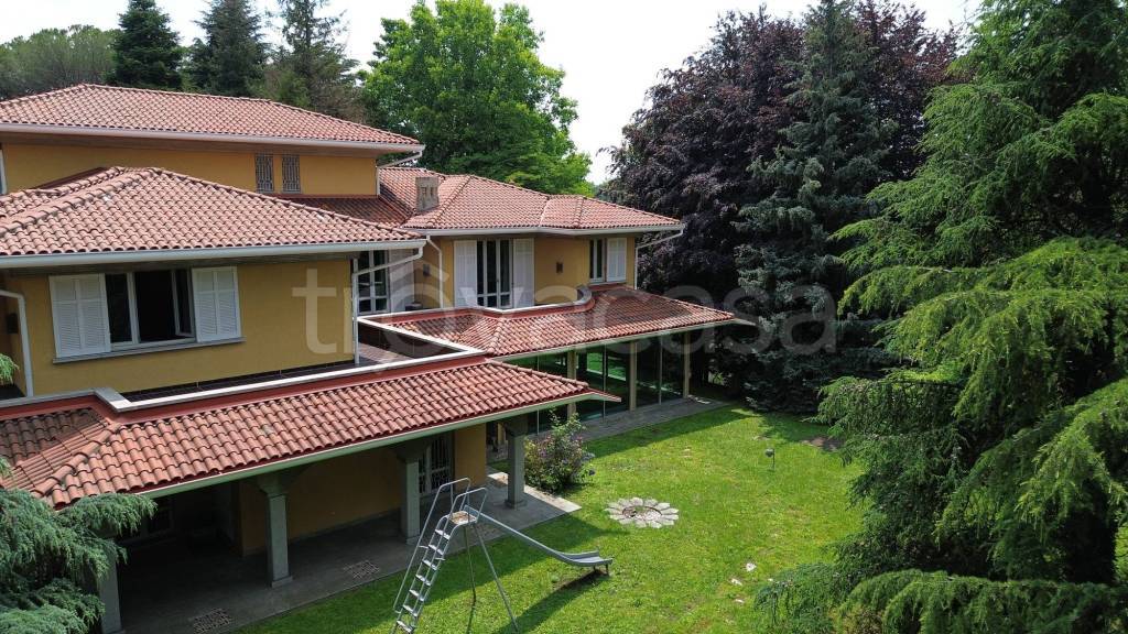 Villa in vendita a Monguzzo via San Francesco, 12