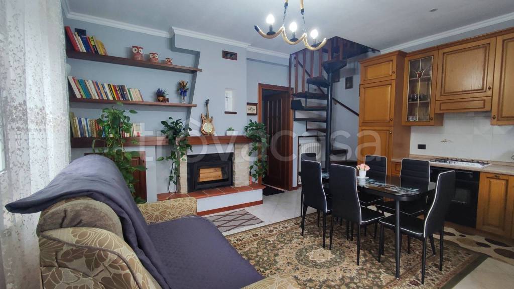 Casa Indipendente in vendita a Gragnano Trebbiense strada di Campremolodo Sopra, 39