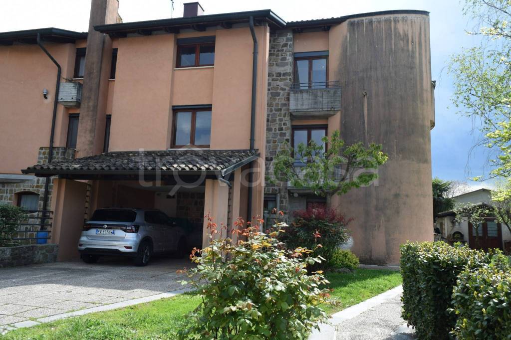 Villa Bifamiliare in vendita a Farra d'Isonzo strada della Mainizza