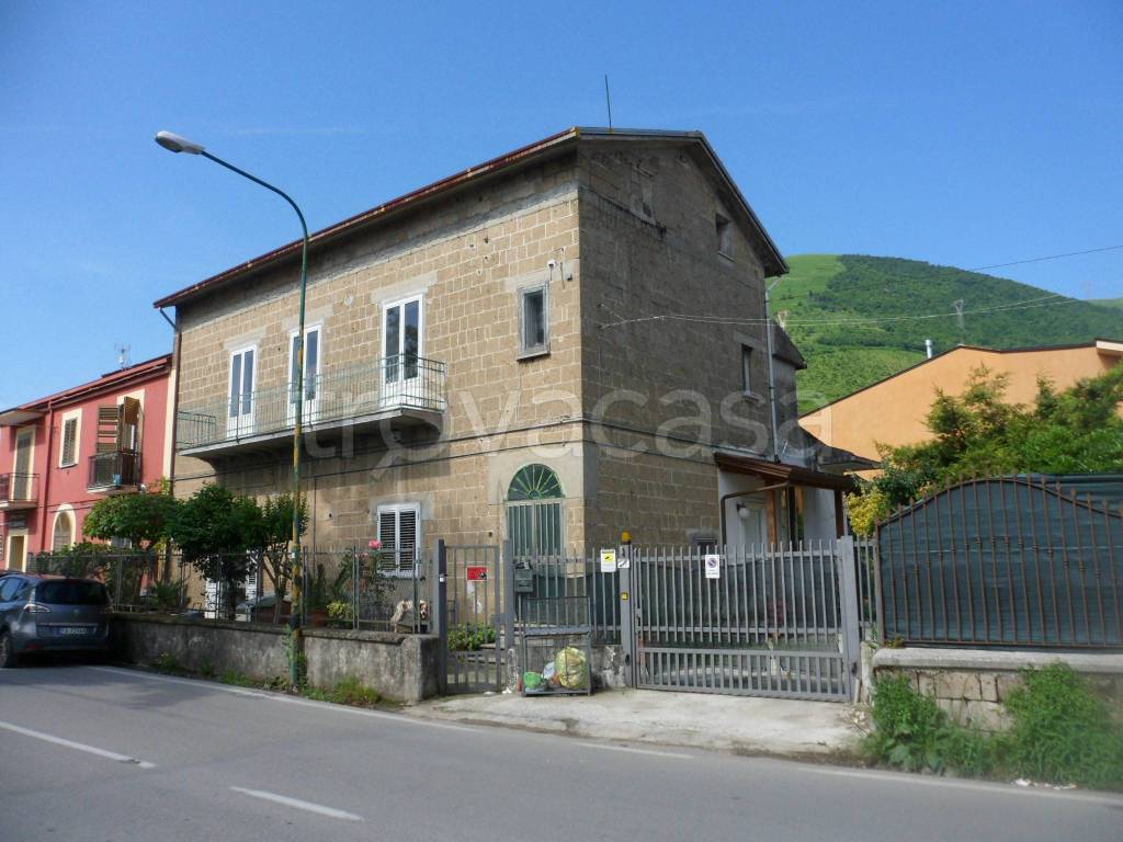 Villa Bifamiliare in vendita ad Airola via Caracciano, 40