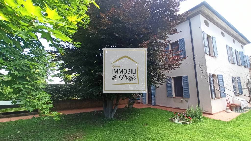 Villa Bifamiliare in vendita a Parma strada Madonnina Gigli