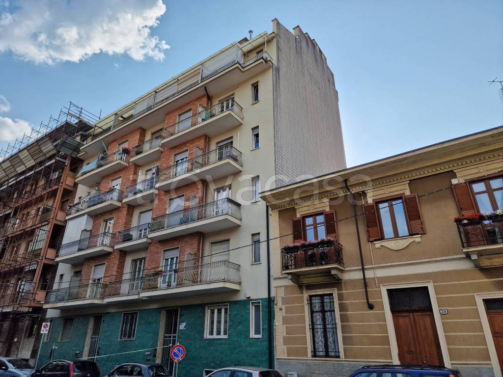 Appartamento in vendita a Torino via Stresa, 37