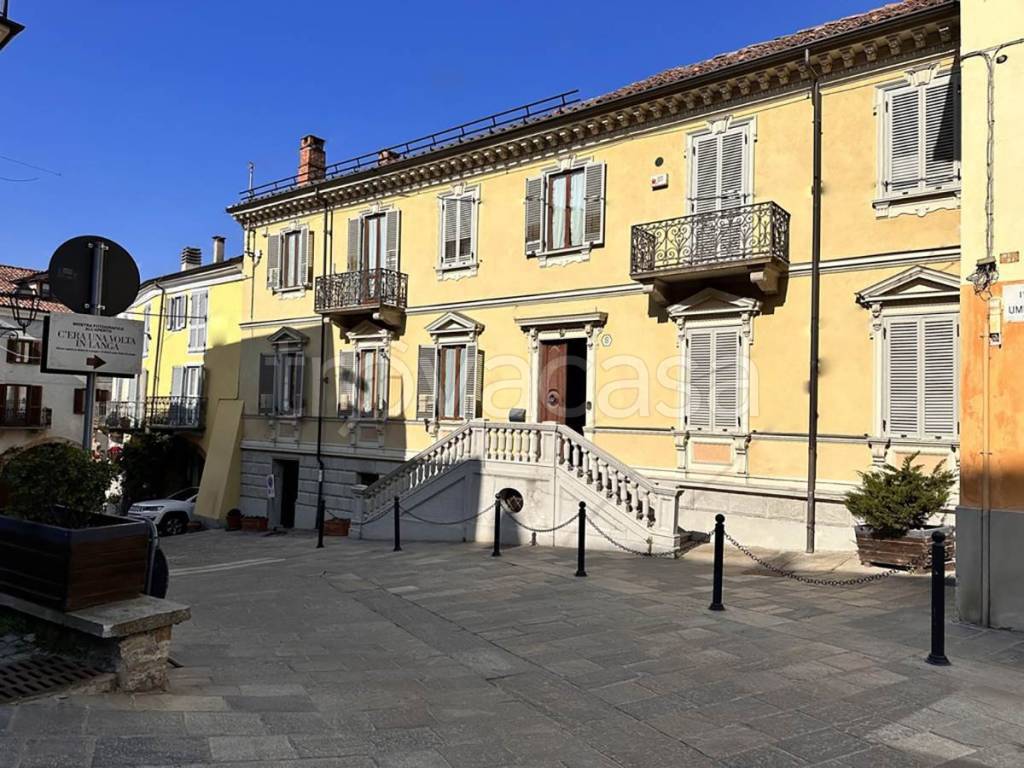 Casa Indipendente in vendita a Murazzano piazza Umberto I