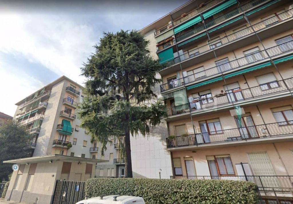 Appartamento in affitto a Milano via Comacchio
