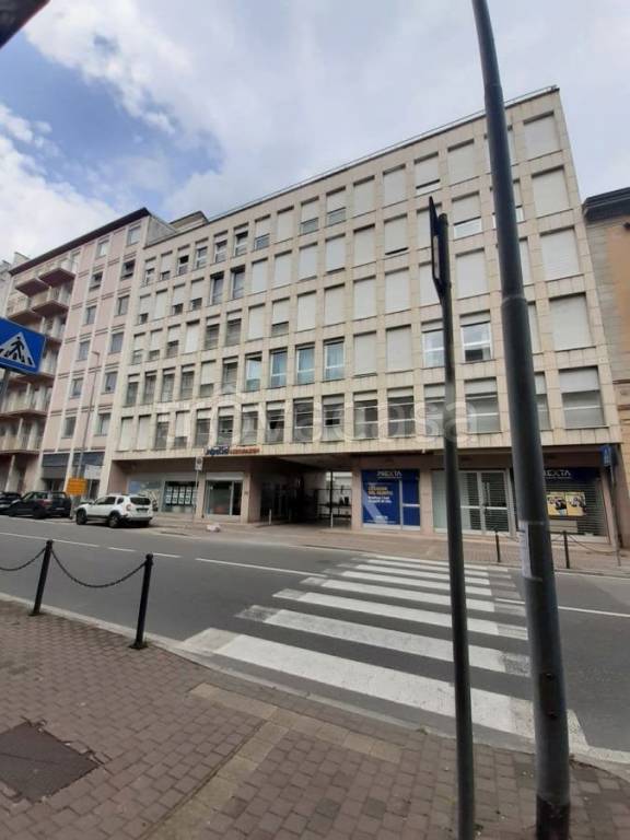 Ufficio in vendita a Lecco corso Martiri, 19