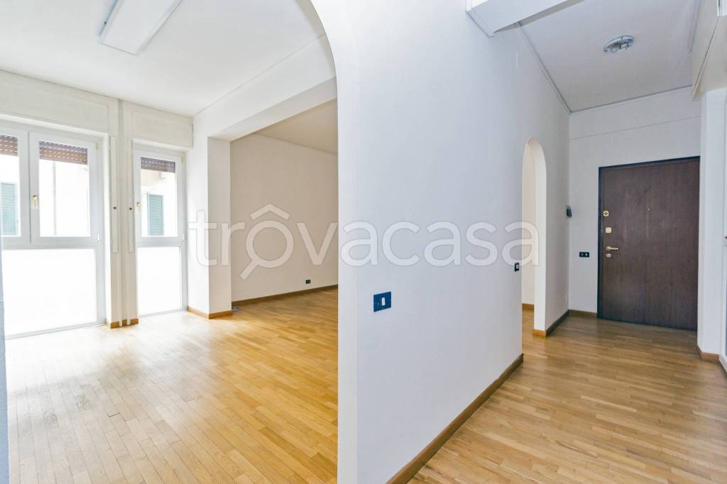 Appartamento in vendita a Lecco via Fratelli Cairoli, 50/d