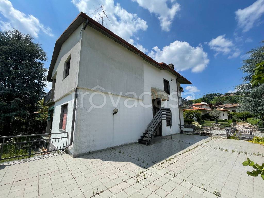 Villa in vendita a Grumello del Monte via Gambarelli, 9
