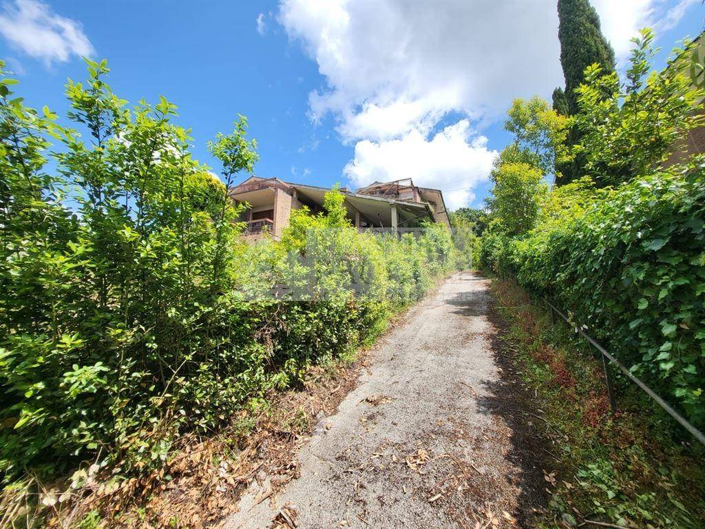 Villa Bifamiliare in vendita a Siena