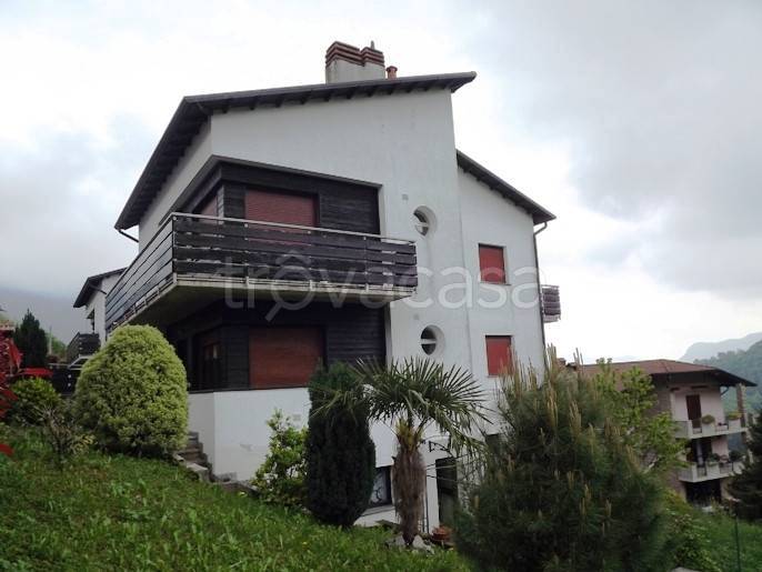 Villa a Schiera in vendita a Val Brembilla via Roma