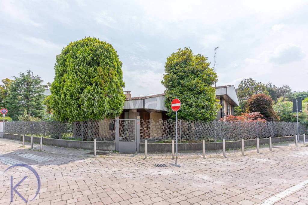 Villa in vendita a Trezzano sul Naviglio via Giosuè Carducci, 1