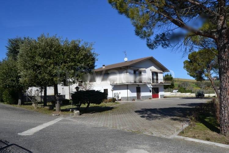 Villa in in vendita da privato a Castelleone di Suasa contrada Farneto, 30