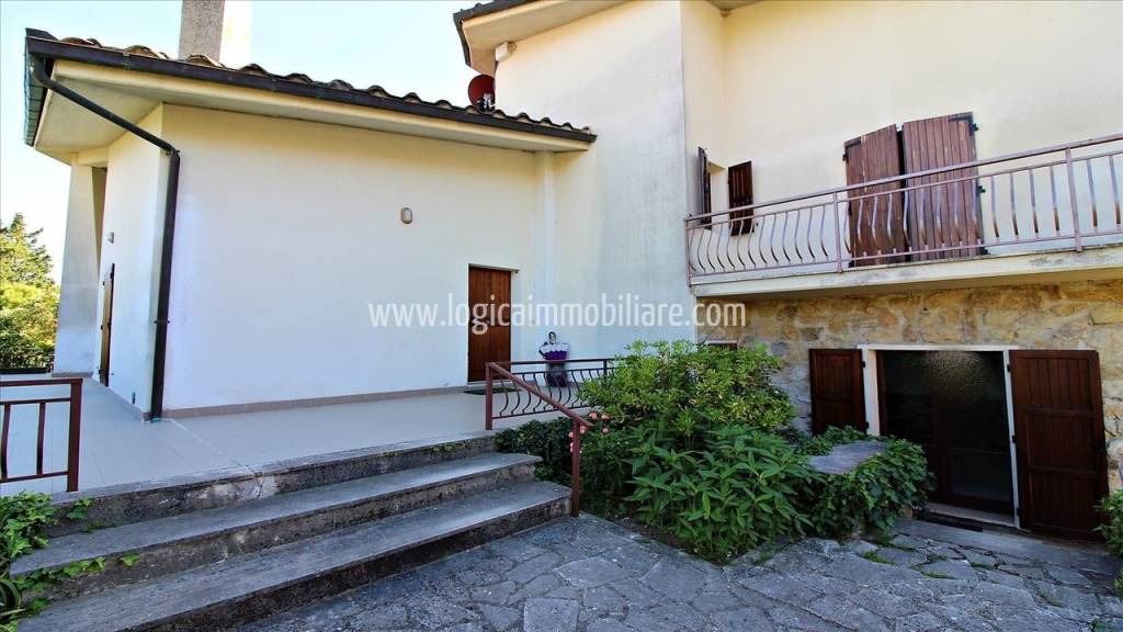 Villa in vendita a Montalcino strada Provinciale del Brunello