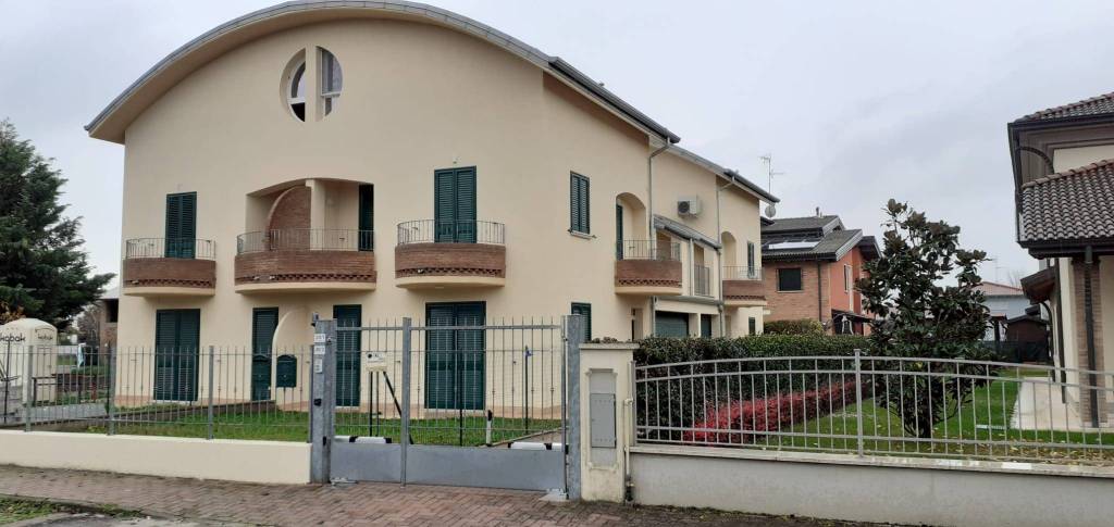 Villa Bifamiliare in vendita a Brescello via Don Luigi Sturzo