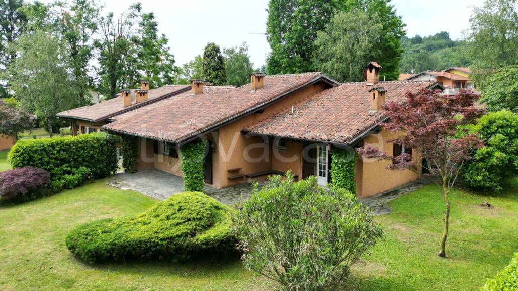 Villa in vendita a Barzana via Alessandro Manzoni, 24