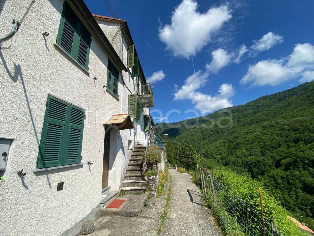 Villa in vendita a Neirone località Banchella, 18