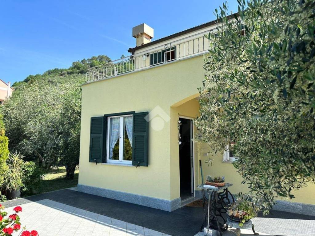 Casa Indipendente in vendita a Savona via Marmorassi, 35