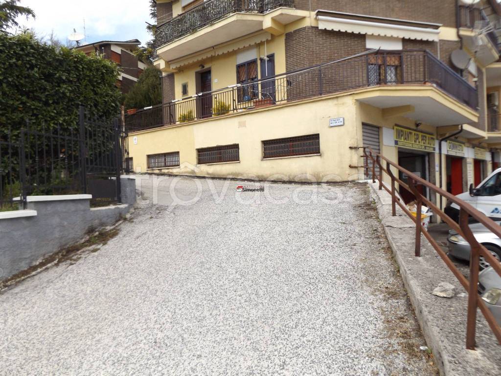 Appartamento in vendita a Carsoli via degli Alpini, 133