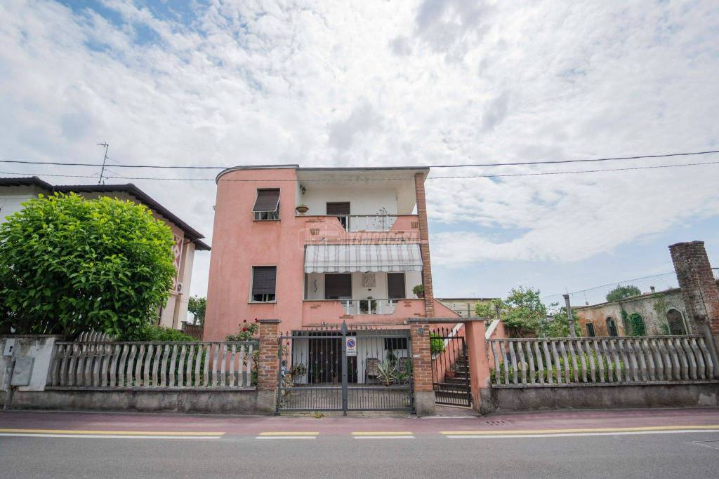 Villa in vendita a Garlasco via della Bozzola 134