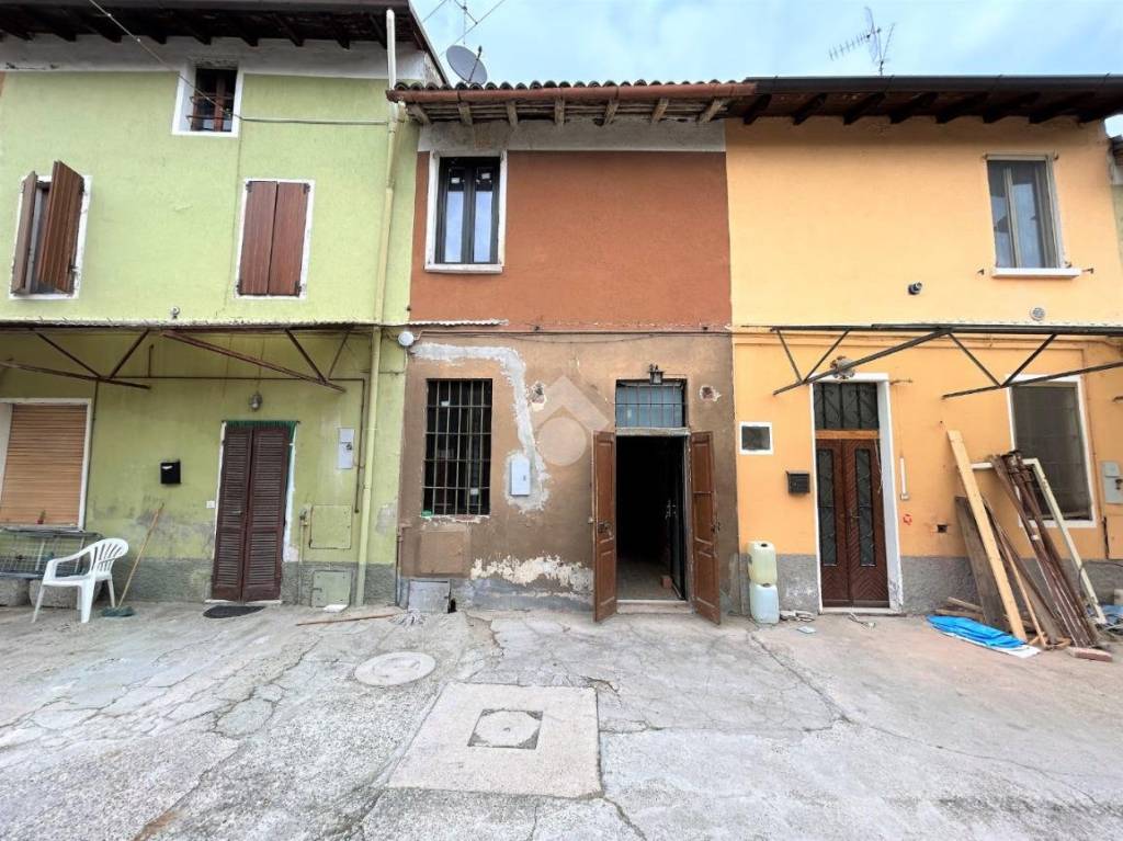 Casa Indipendente in vendita a Genivolta piazza Guglielmo Marconi, 30