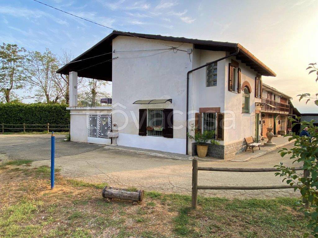 Casale in vendita a Castelnuovo Belbo via Guardie