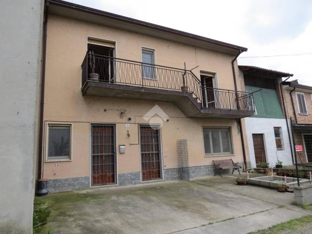 Casa Indipendente in vendita a Stradella regione Orzoni, 9