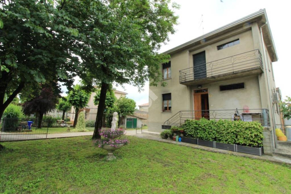 Villa Bifamiliare in vendita a Sorbolo Mezzani via Venezia, 34