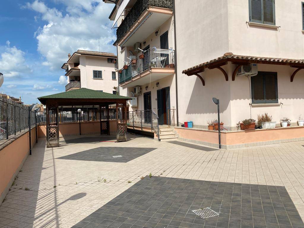 Appartamento in vendita a Mentana via Ruggero Leoncavallo