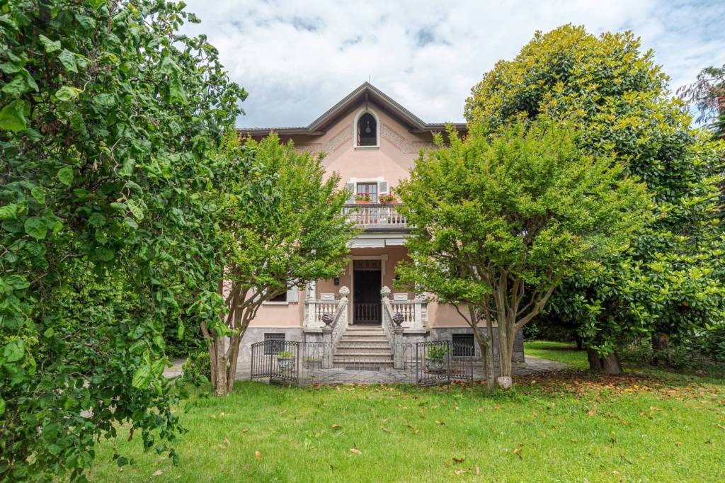 Villa in vendita a Invorio via Monte Rosa