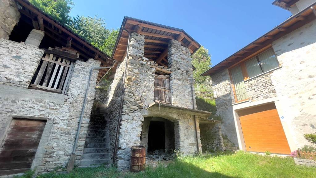Rustico in vendita a Berbenno di Valtellina via vecchia