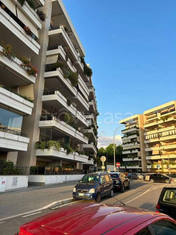Appartamento in vendita a Roma via Borghetto di Vara, 2