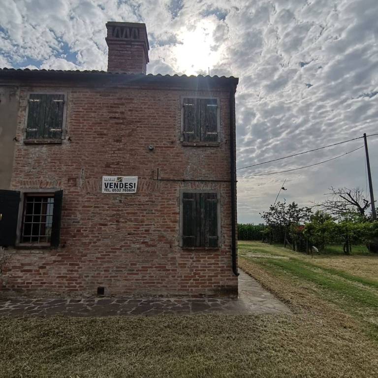 Casa Indipendente in vendita a Ferrara via Vallalbana, 72