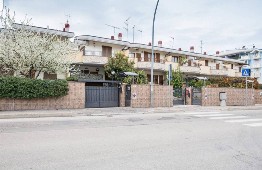 Villa a Schiera in vendita a Montesilvano via Giovanni Chiarini