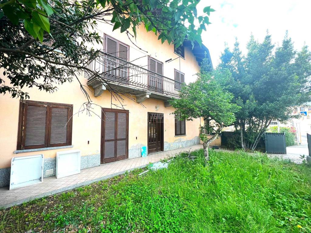 Villa Bifamiliare in vendita a La Cassa via Vittorio Veneto 24