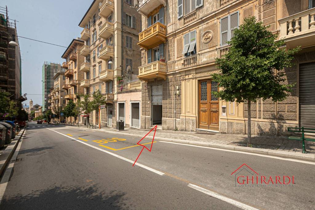 Negozio in vendita a Genova viale Carlo Canepa, 42r