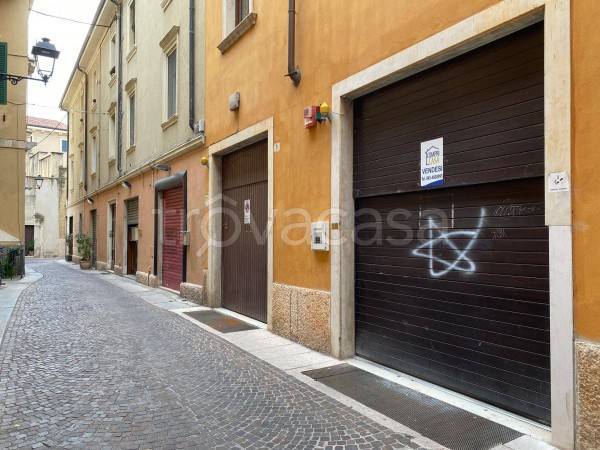Garage in vendita a Verona vicoletto Scala 11