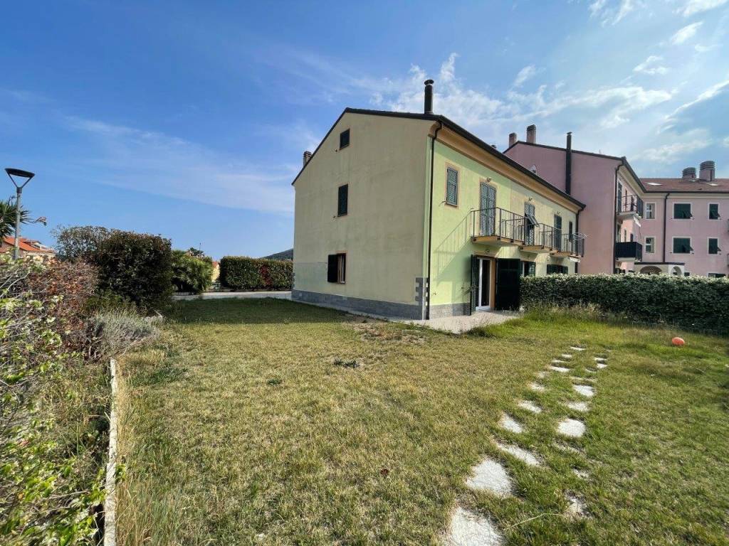 Villa a Schiera in vendita ad Andora