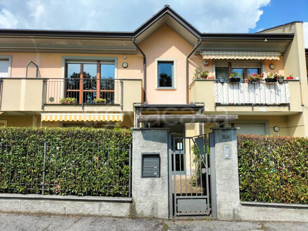 Appartamento in vendita a Laveno-Mombello via Gorizia, 16 a
