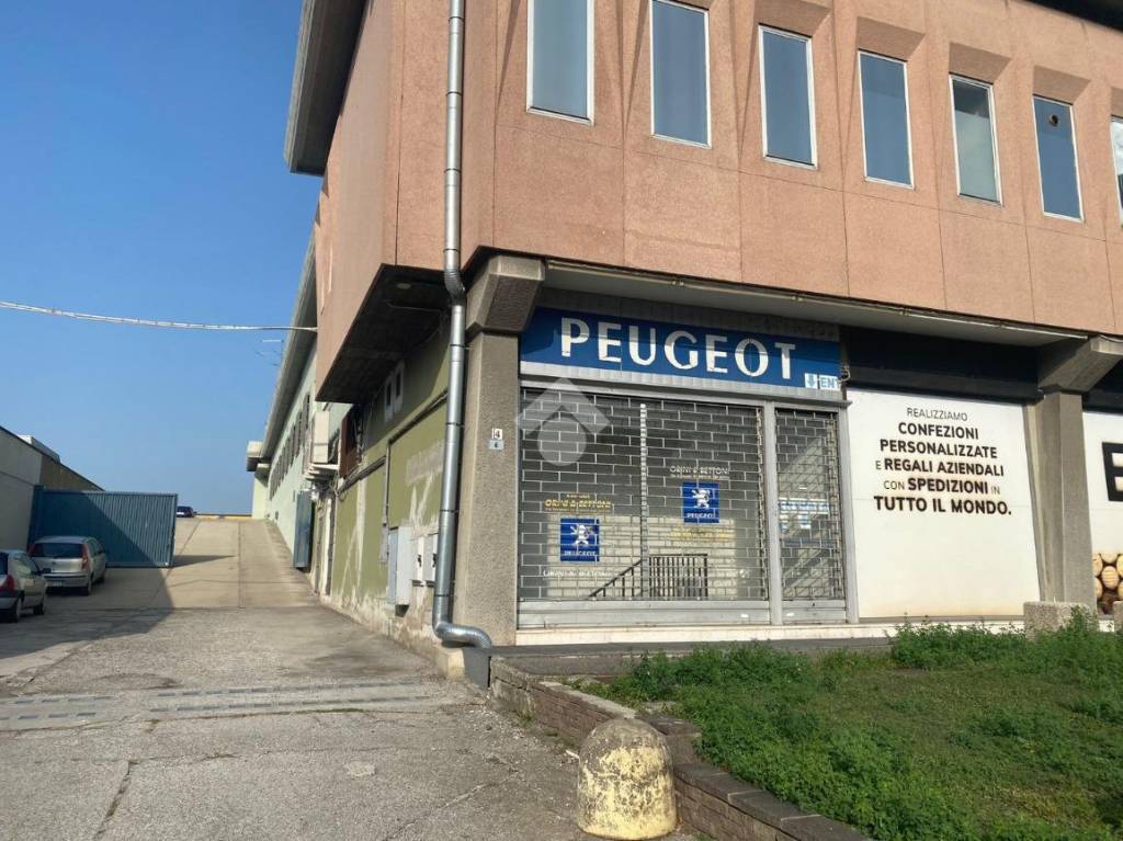 Laboratorio in vendita a Brescia via roma, 1