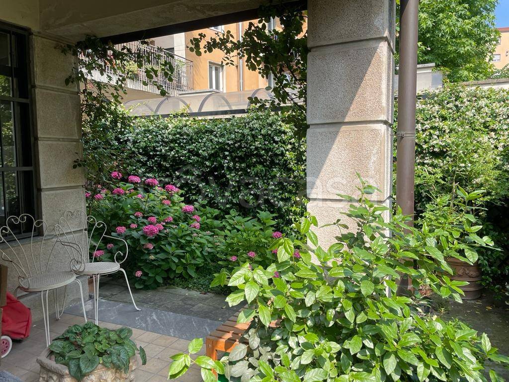 Appartamento in vendita a Milano via Bullona