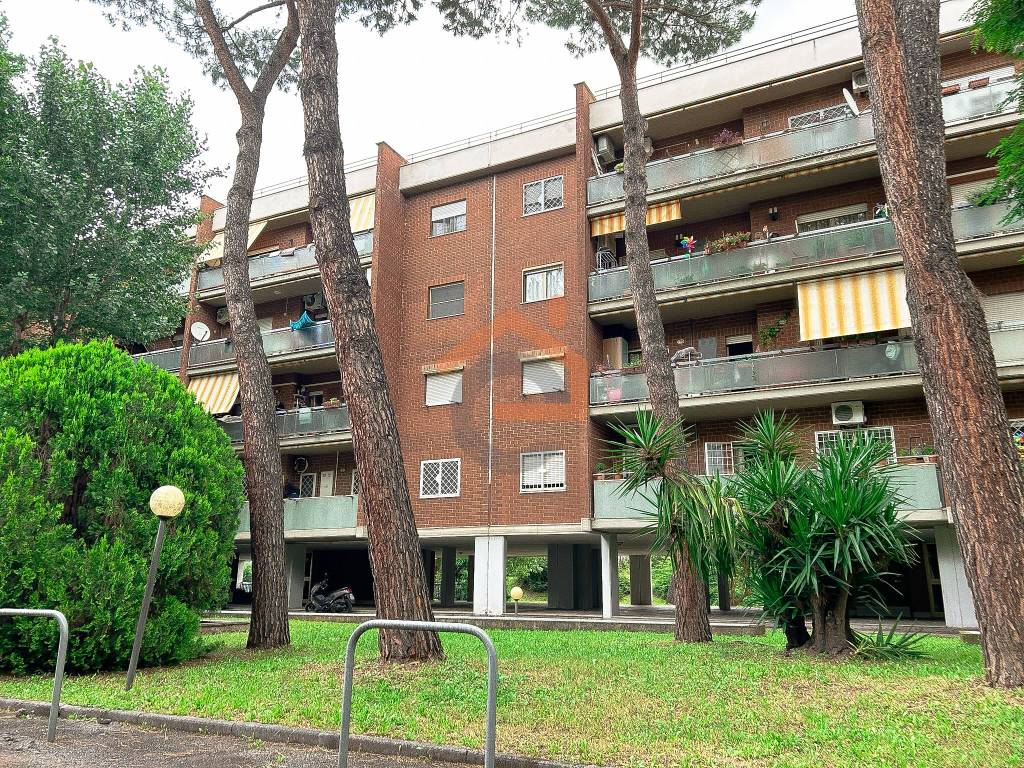 Appartamento in vendita a Roma via di Casal Bianco, 190