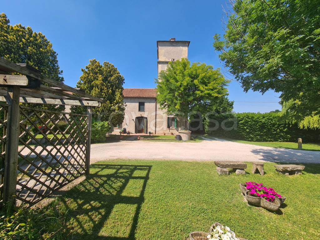 Villa a Schiera in vendita a Sant'Urbano via adige superiore